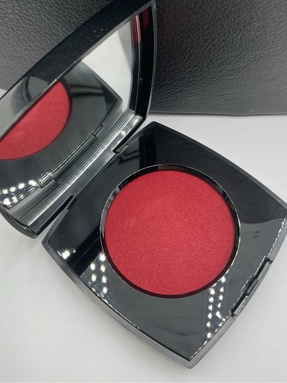 Chanel Joues Contraste Intense Cream-to-Powder Blush in Grenat Profond - BNWOB